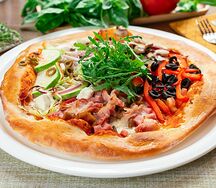 Пицца «Четыре сезона» с ярким ассорти вкусов