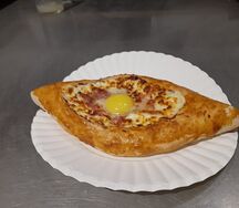 Хачапури по-аджарски с беконом