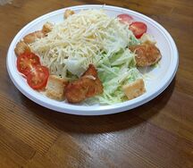Салат Цезарь с курицей