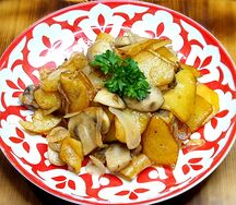 Картофель, жаренный с грибами и луком