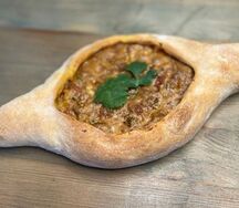 Хачапури аджарский с мясом и фасолью