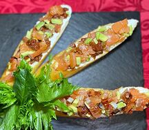 Брускетты с сёмгой и авокадо