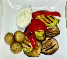 Овощи гриль с сырным соусом