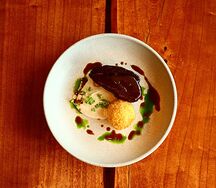 Телячьи щёчки с крокетом из поленты