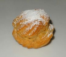 Классические профитроли с фисташковым кремом