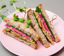 Сэндвич с темпе и имбирным соусом