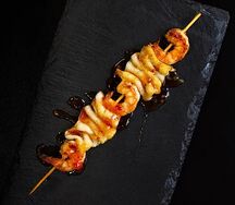 Шпажка с креветкой и кальмаром