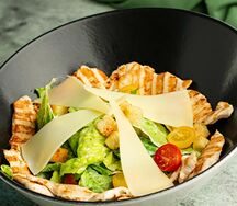 Цезарь с курицей