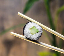 Ролл с авокадо