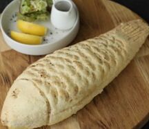 Дорадо, приготовленная в соли целиком