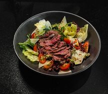 Салат с копченой свиной грудинкой
