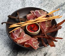 Плато из вяленого мяса