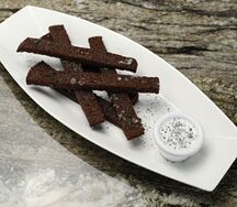 Хрустящие чесночные гренки, соус васаби
