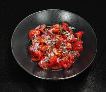 Салат из томатов с красным луком
