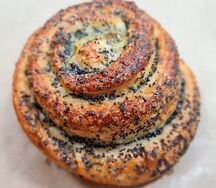 Булочка с маком