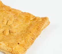 Пирог слоеный с курицей и картофелем