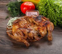 Курица гриль с салатом