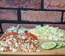 Шаурма куриная на тарелке