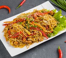Курица с лапшой фунчоза