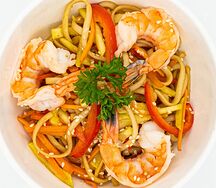 Удон с овощами, курицей или креветками