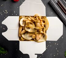 Вок с курицей и с грибами острый