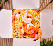 Морепродукты с яичной лапшой и соусом терияки