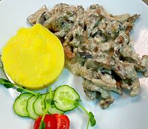 Бефстроганов с картофельным пюре