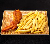 Жареные куриные крылышки с картошкой фри