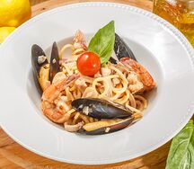 Паста с томатами и морепродуктами