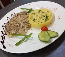Бефстроганов из cвинoй вырезки