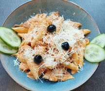 Пенне с курицей и грибами