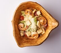 Салат Цезарь с креветками