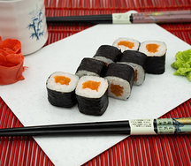 Мини-ролл с лососем