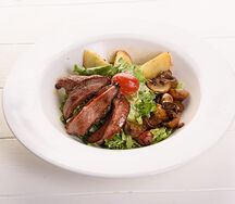 Салат с утиной грудкой и яблоками