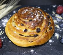 Булочка с изюмом