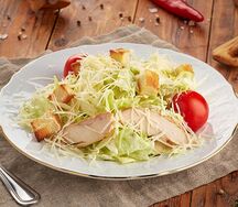 Салат Цезарь с курицей