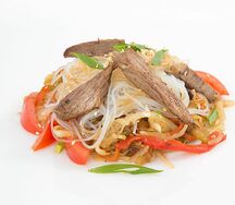 Лапша рисовая с телятиной