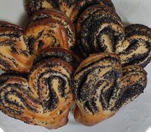 Булочка с маком