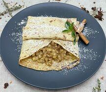 Блинчик с яблоком и корицей