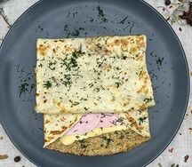 Блинчик с сыром и ветчиной