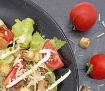 Салат Цезарь с курицей