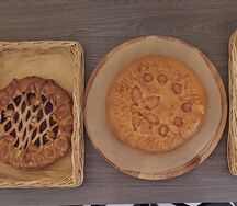 Пирог с клубникой и творогом