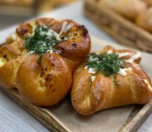 Гриньетка с курицей, сыром и помидорами