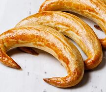 Рогалик с маком