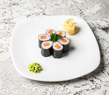 Ролл Сяке маки лосось