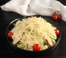 Салат Цезарь с курицей