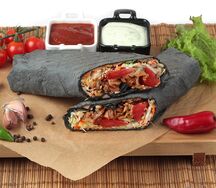 Шаурма Гигант с курицей в черном лаваше