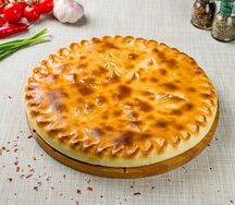 Осетинский пирог с курицей, шпинатом и сыром