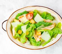 Салат Цезарь с курицей