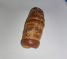 Сосиска в тесте с кунжутом